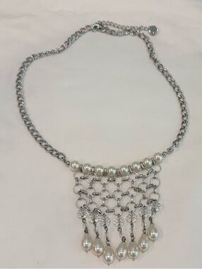 TC Silver tone Women's Chain and plastic pearl Necklace with Adjustable Extender